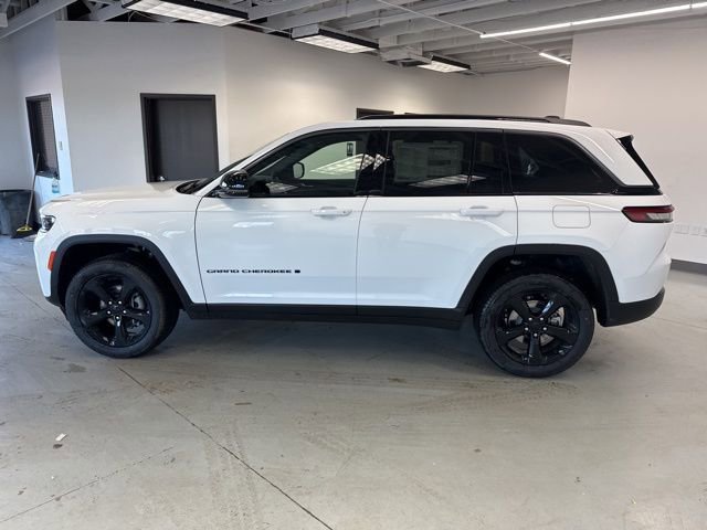 New 2026 Jeep Grand Cherokee Limited w/ Limited Altitude Package AWD/4WD image 4