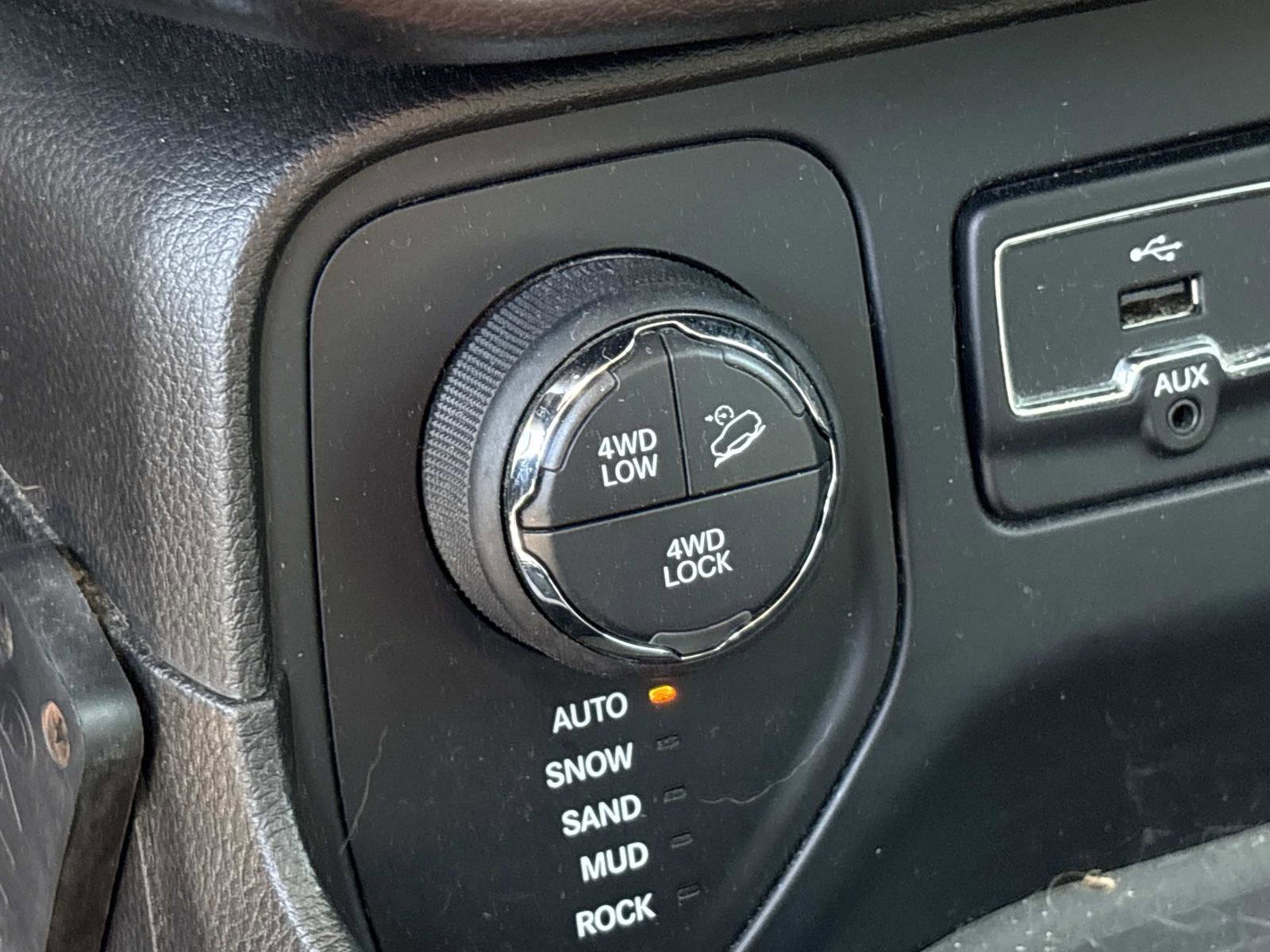 Used 2016 Jeep Renegade Trailhawk w/ Popular Equipment Group image 27