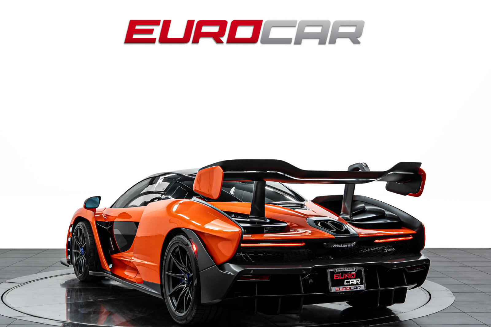Used 2019 McLaren Senna RWD image 3