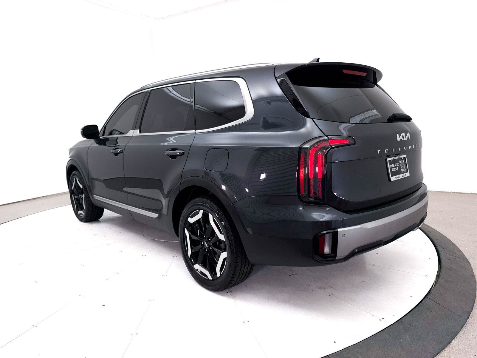 Used 2023 Kia Telluride EX w/ EX Captain's Chair Package FWD image 18