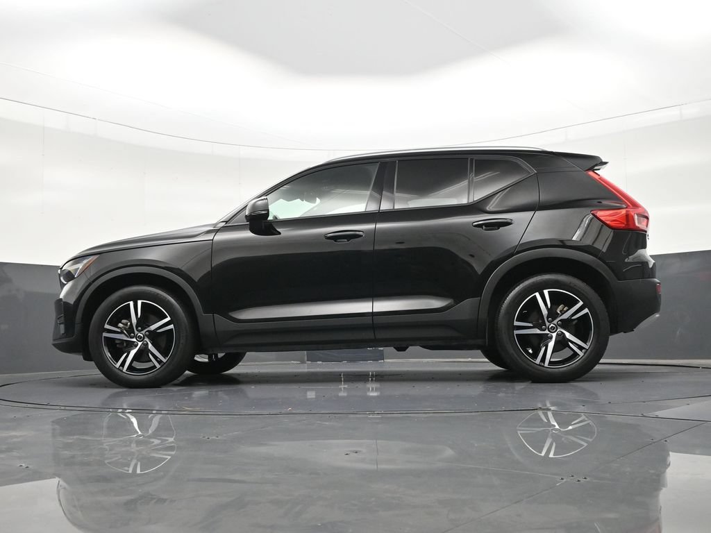 Used 2023 Volvo XC40 B4 Core FWD image 27