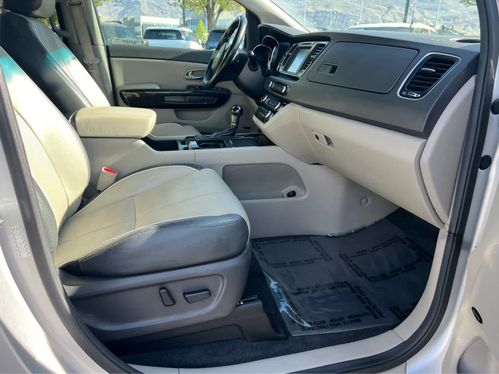 Used 2016 Kia Sedona SX image 18