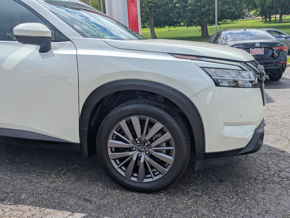 Used 2023 Nissan Pathfinder SL w/ SL Premium Package AWD/4WD image 18