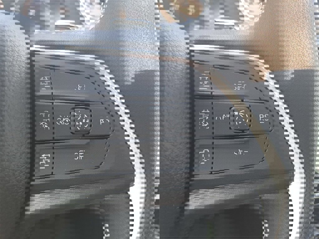 New 2025 Jeep Grand Cherokee Altitude image 18