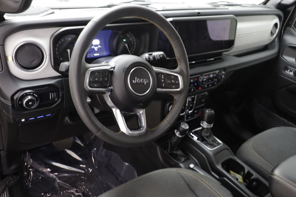 Used 2024 Jeep Wrangler Unlimited Sahara w/ Technology Group AWD/4WD image 7