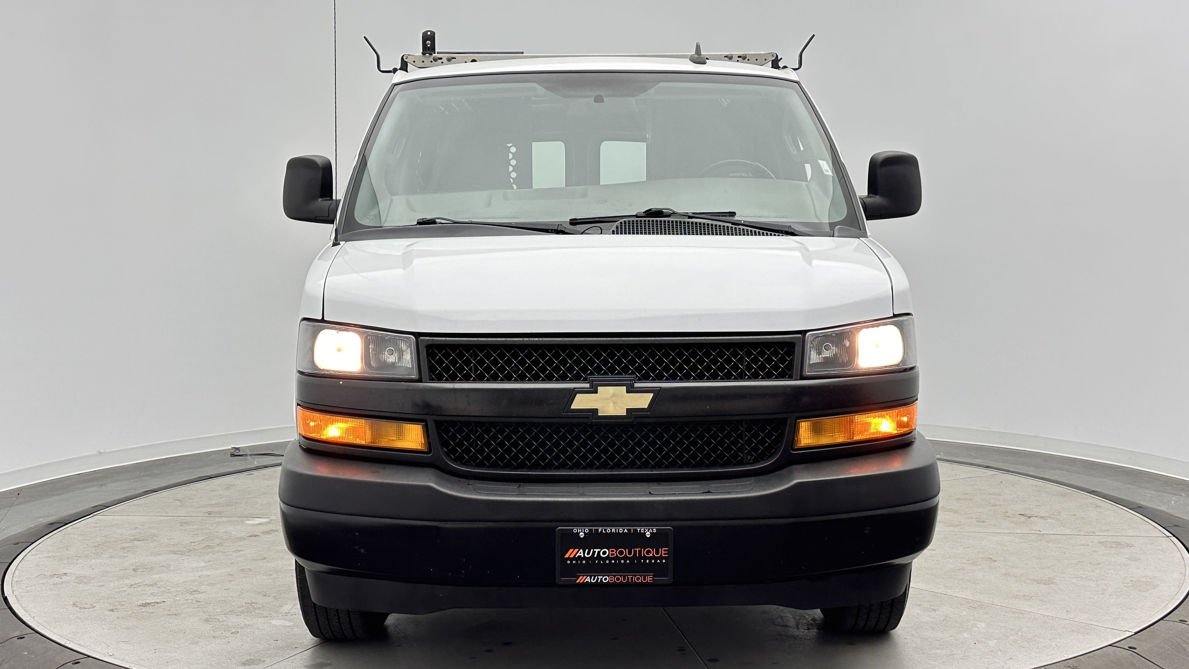 Used 2022 Chevrolet Express 2500 w/ Driver Convenience Package RWD video 2
