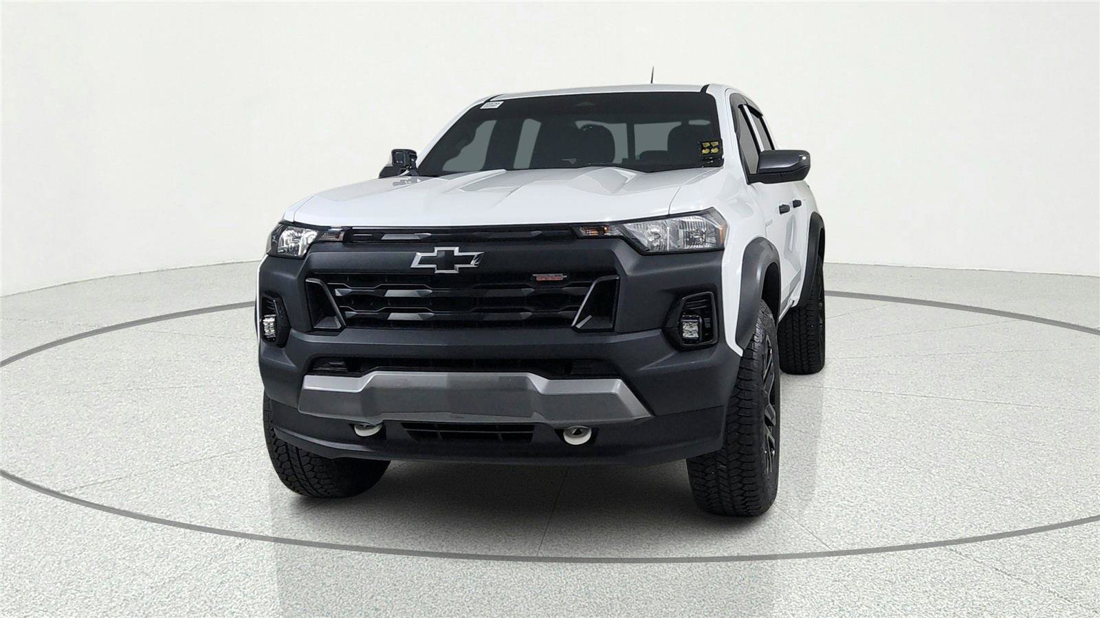 Used 2025 Chevrolet Colorado Trail Boss AWD/4WD image 2