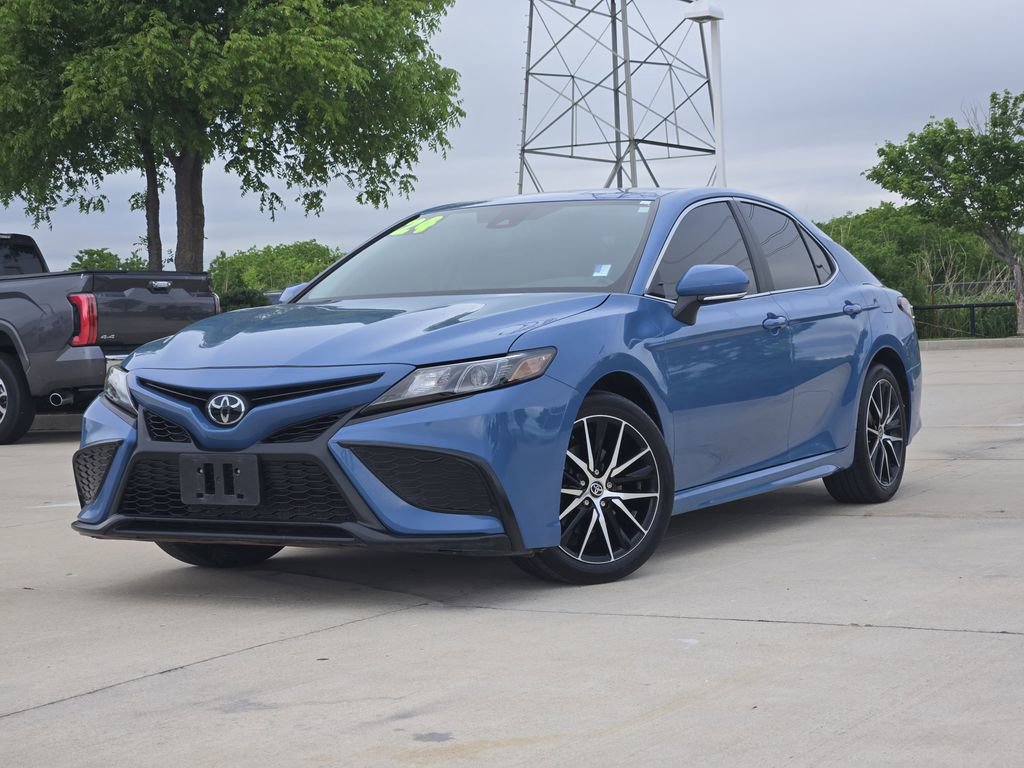 Used 2024 Toyota Camry SE w/ Cold Weather Package FWD image 1