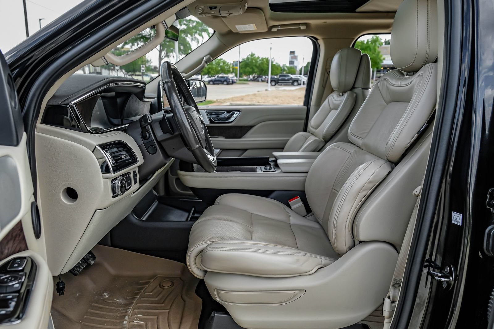 Used 2020 Lincoln Navigator L Reserve w/ Equipment Group 208A Reserve AWD/4WD image 4