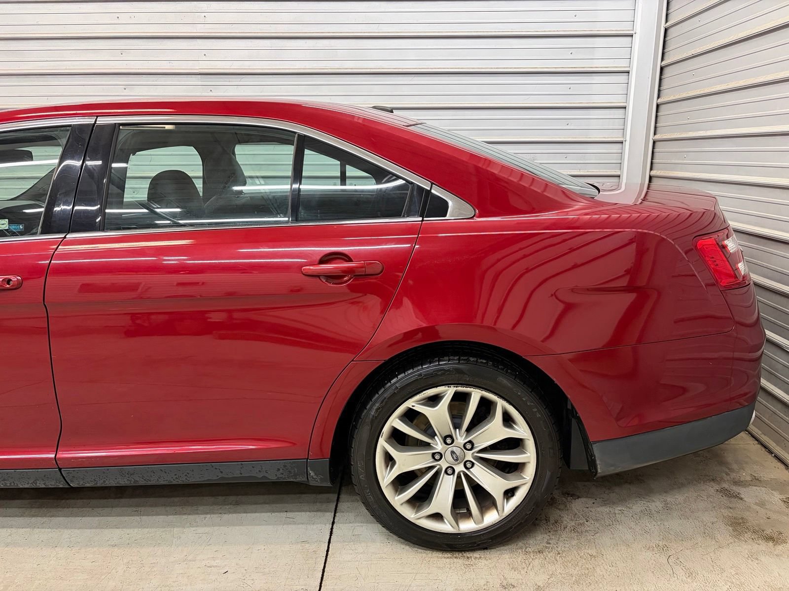 Used 2013 Ford Taurus Limited FWD image 5