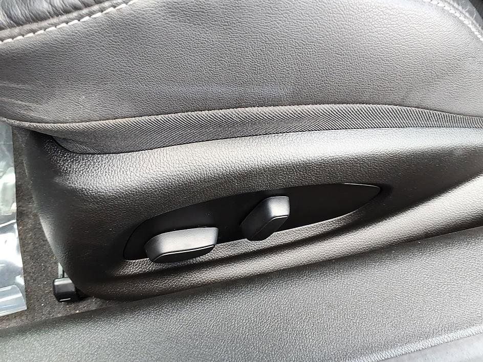 Used 2024 Chevrolet Camaro LT w/ Technology Package RWD image 23