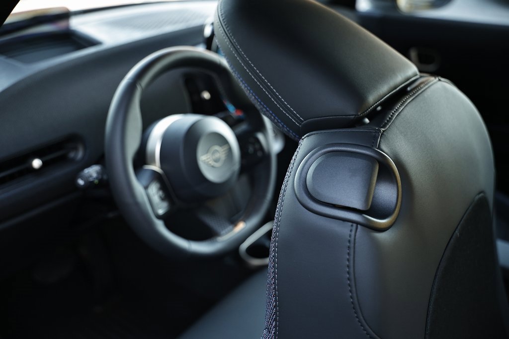 New 2026 MINI Cooper 2-Door Hardtop image 23