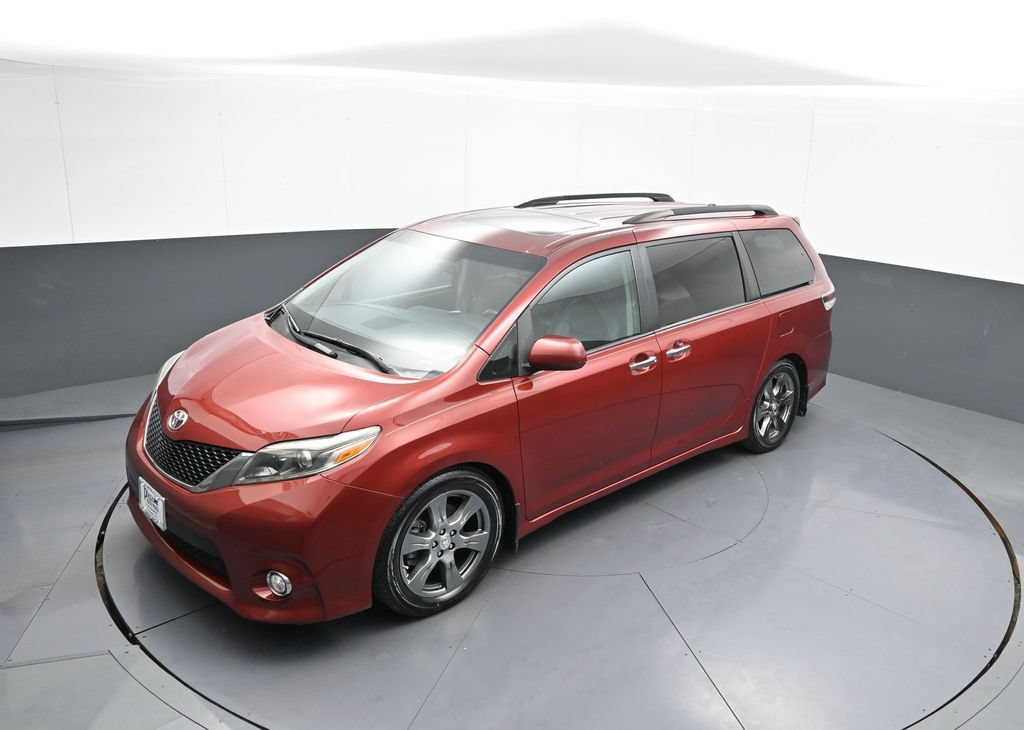 Used 2017 Toyota Sienna SE FWD image 36