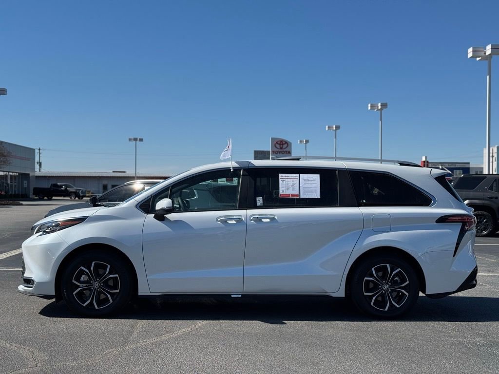 Used 2026 Toyota Sienna Platinum image 8