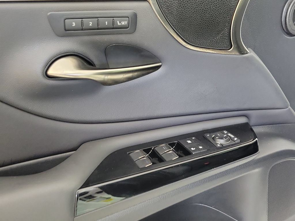 Used 2024 Lexus ES 300h F Sport w/ Accessory Package (Z2) FWD image 16