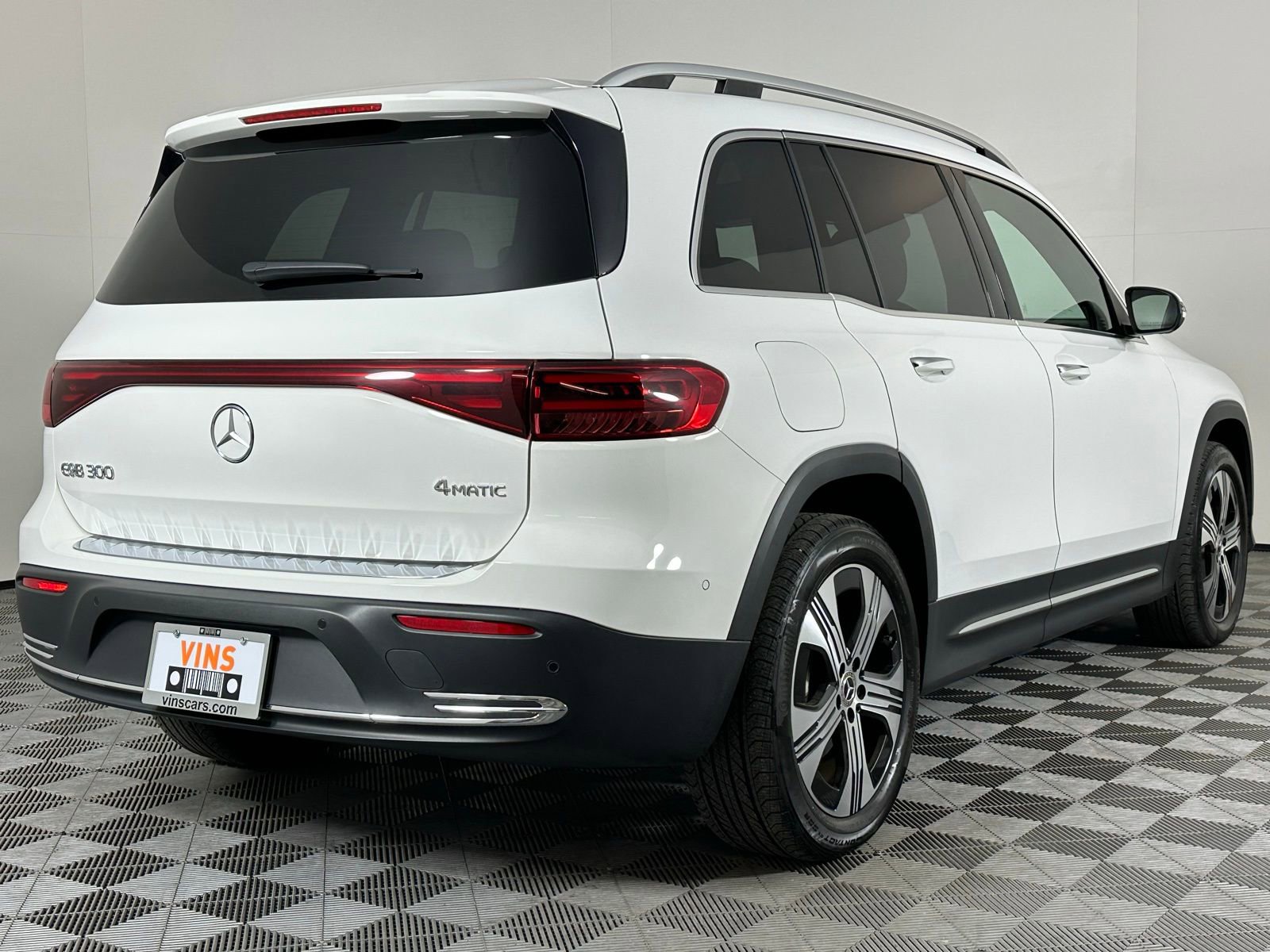 Used 2024 Mercedes-Benz EQB 300 4MATIC image 4