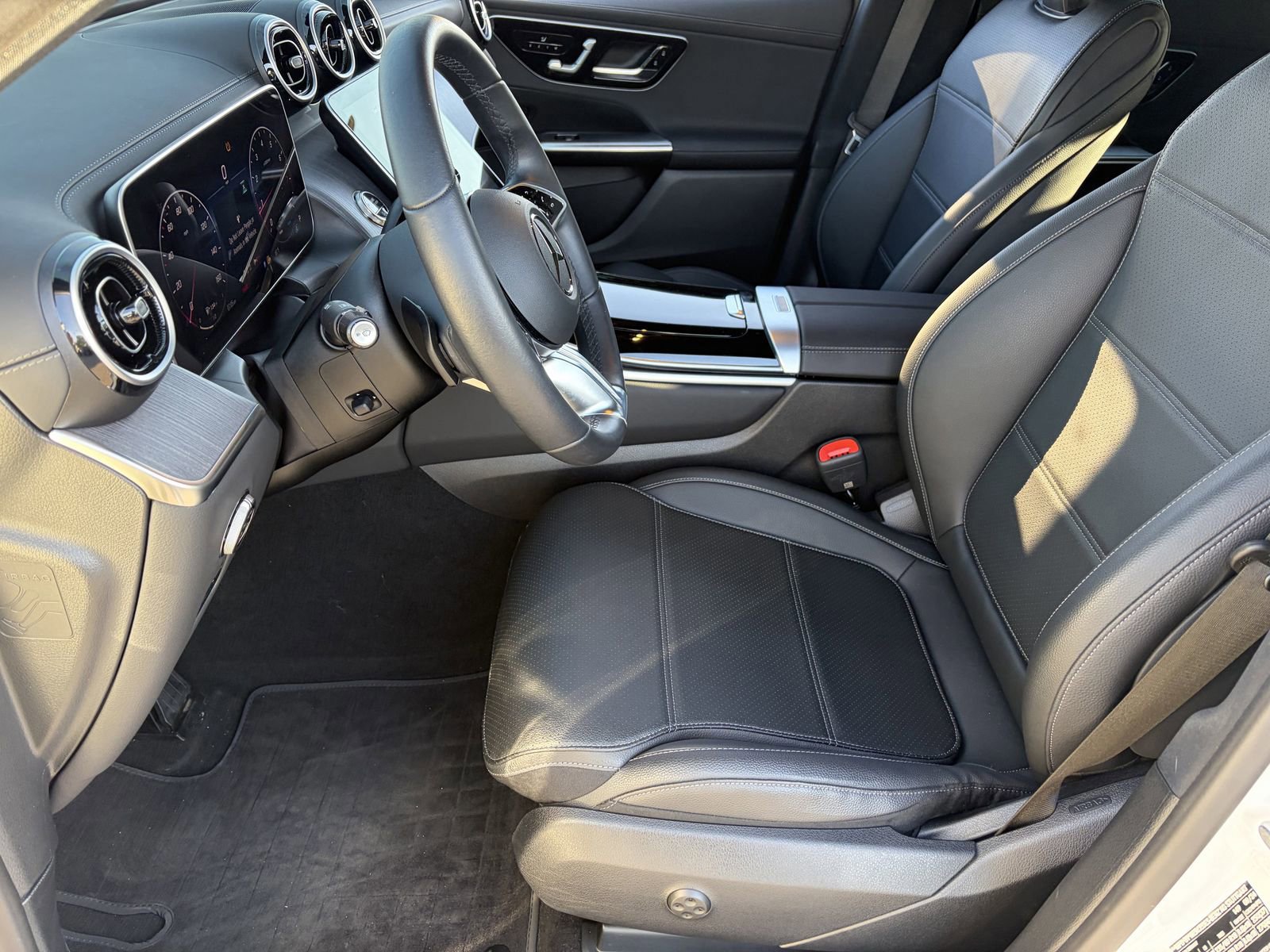 Used 2025 Mercedes-Benz GLC 300 image 20