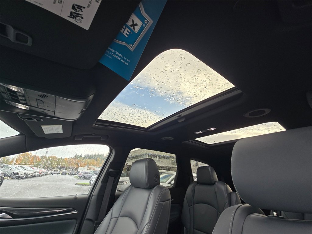 Used 2023 Buick Enclave Essence image 17