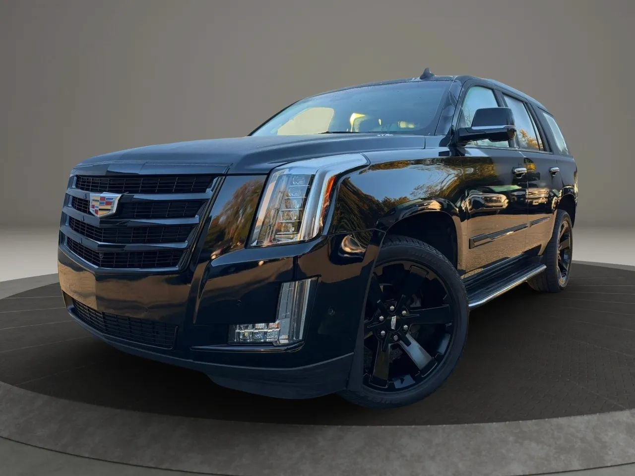 Used 2019 Cadillac Escalade Luxury w/ Escalade Sport Edition AWD/4WD image 1