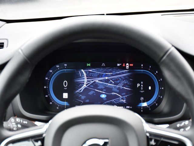 Used 2025 Volvo V60 B5 Cross Country Plus image 23