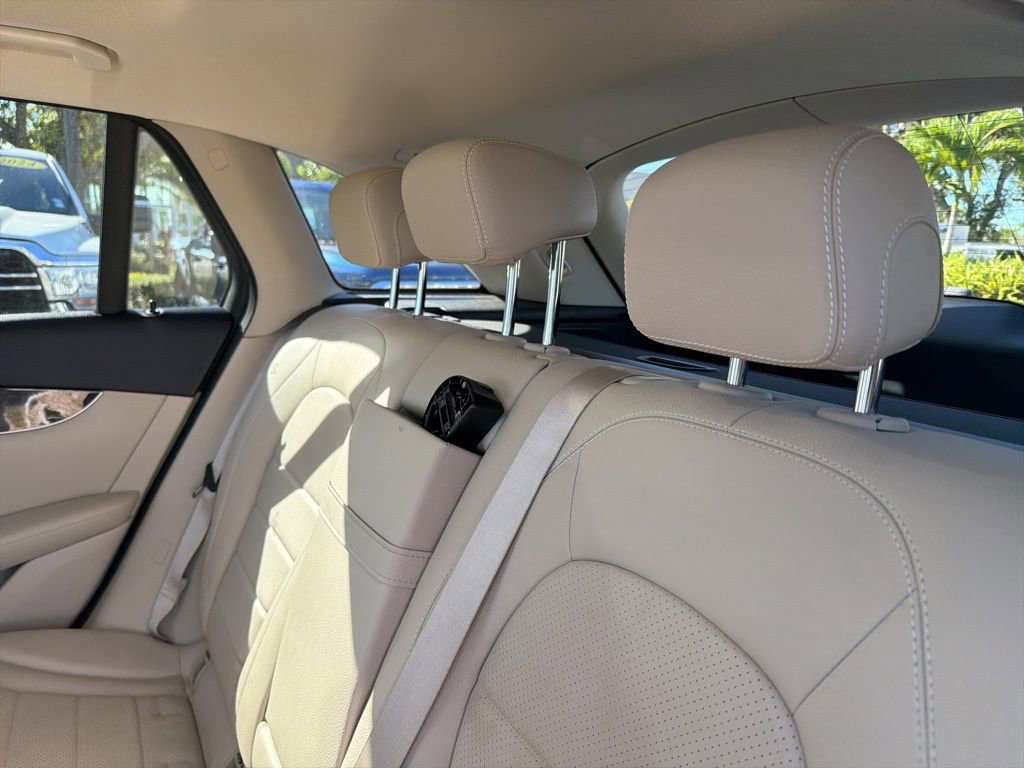 Used 2020 Mercedes-Benz GLC 300 image 11
