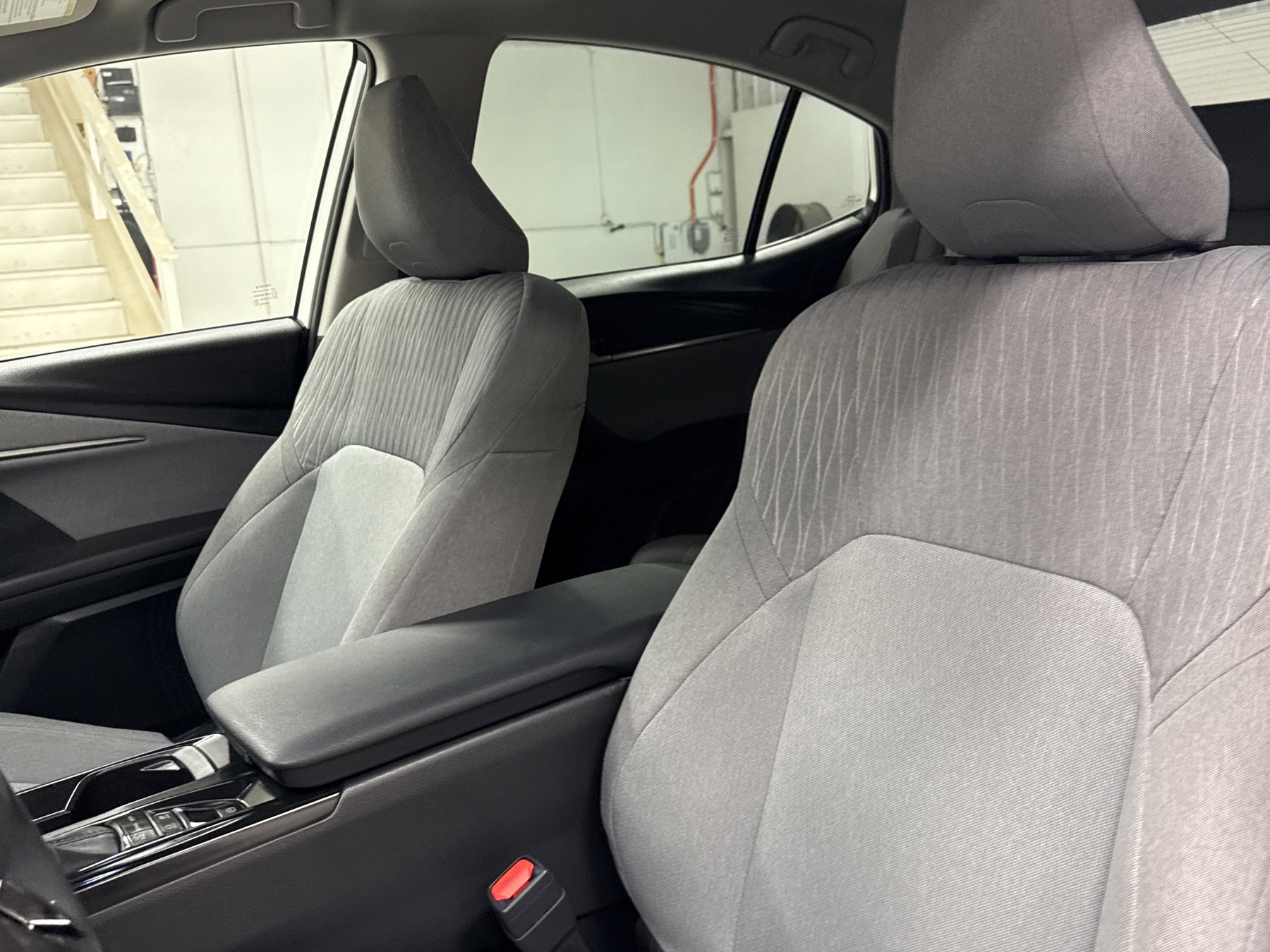 Used 2025 Toyota Camry LE image 5