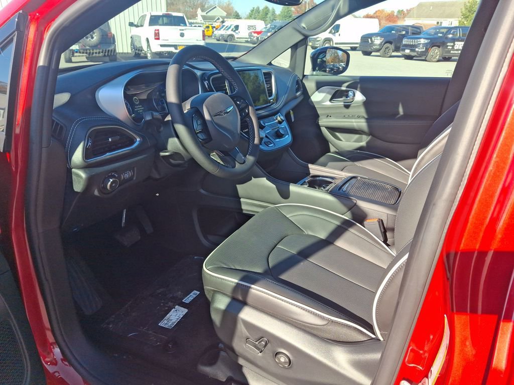 New 2026 Chrysler Pacifica Limited w/ S Appearance Package image 9