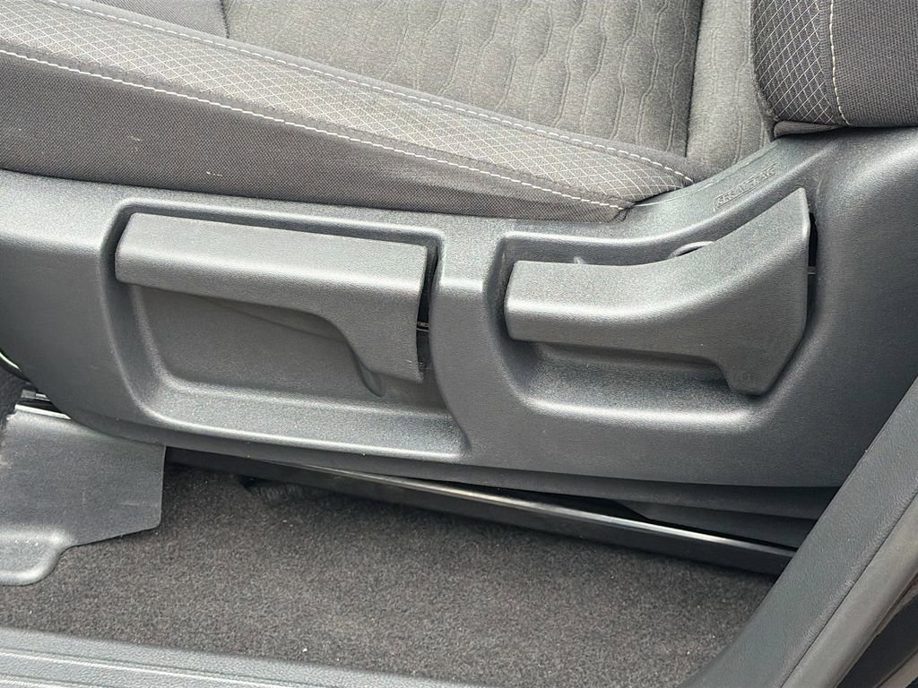 Used 2024 Nissan Pathfinder S image 24