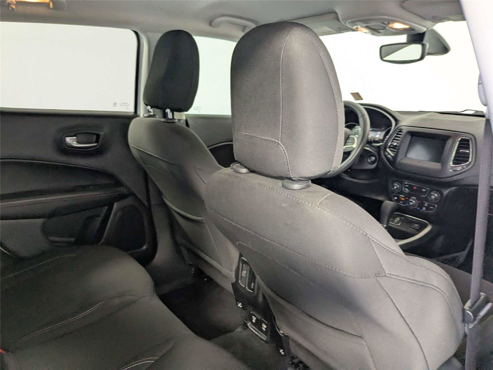 Used 2018 Jeep Compass Sport w/ Tech Group FWD image 28