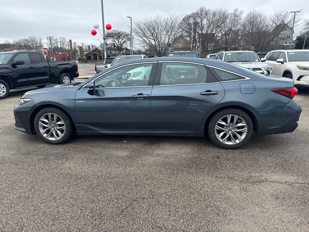 Used 2021 Toyota Avalon XLE w/ Moonroof Package image 4