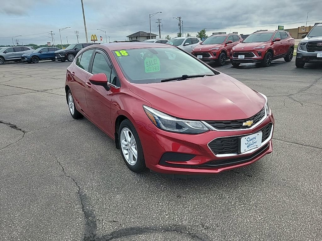 Used 2018 Chevrolet Cruze LT w/ Convenience Package FWD image 3