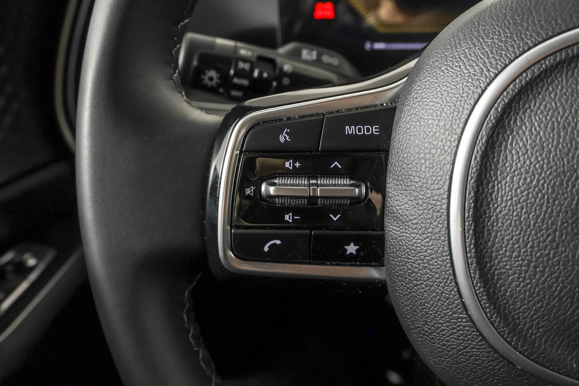 Used 2025 Kia Sorento EX image 29