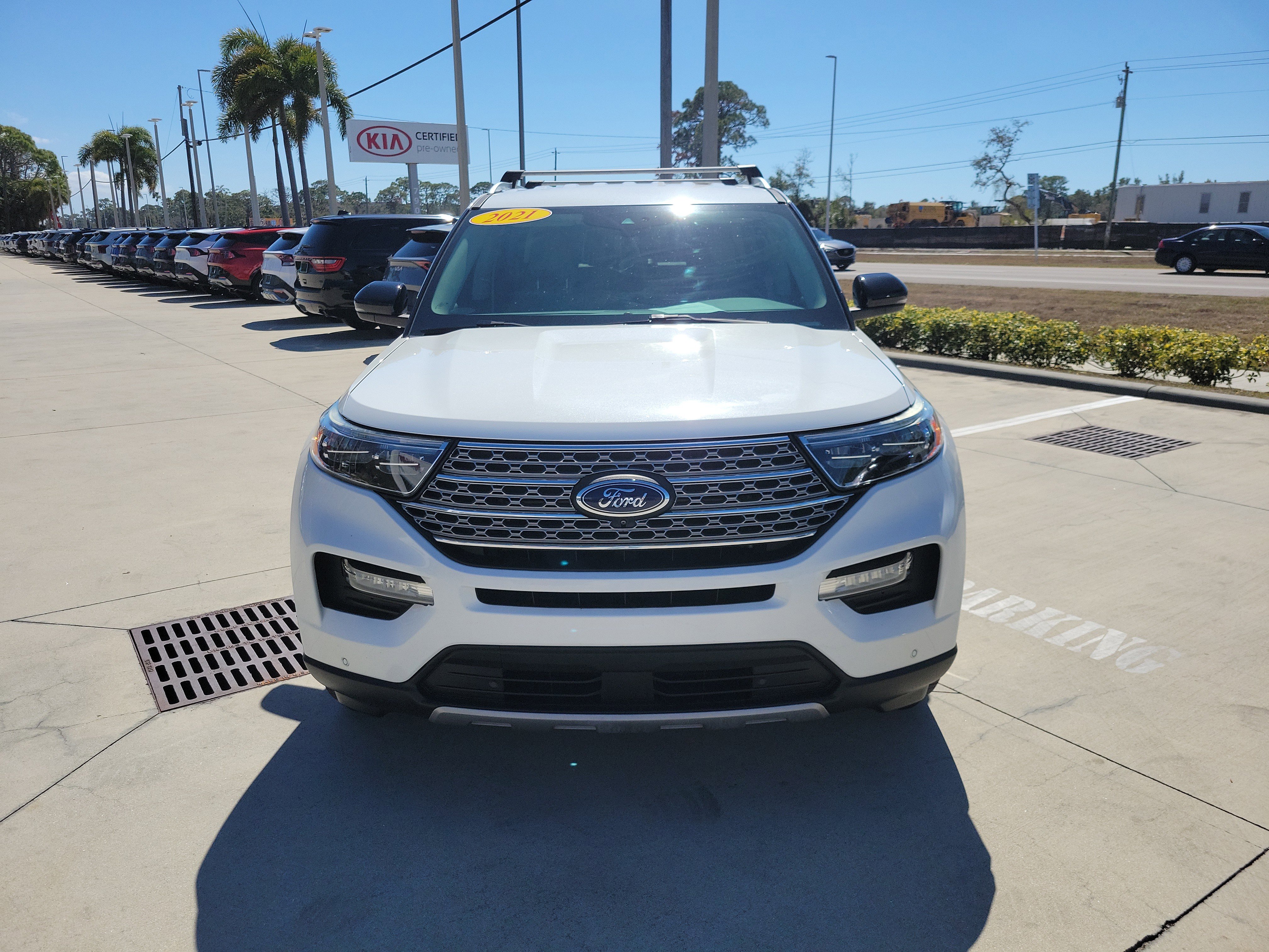 Used 2021 Ford Explorer Limited w/ Equipment Group 301A image 2