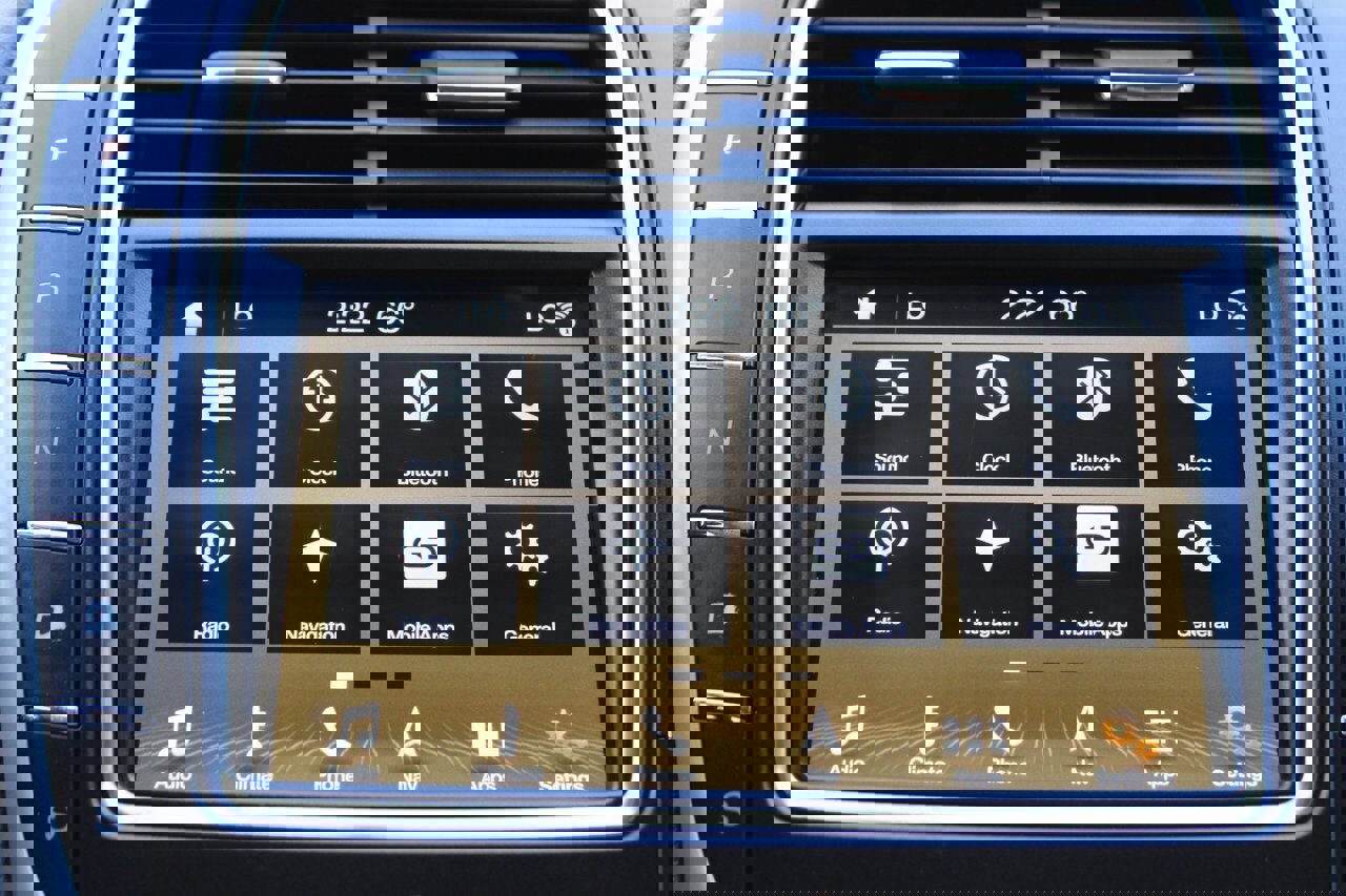 Used 2018 Lincoln MKX Reserve w/ Enhanced Security Package image 23