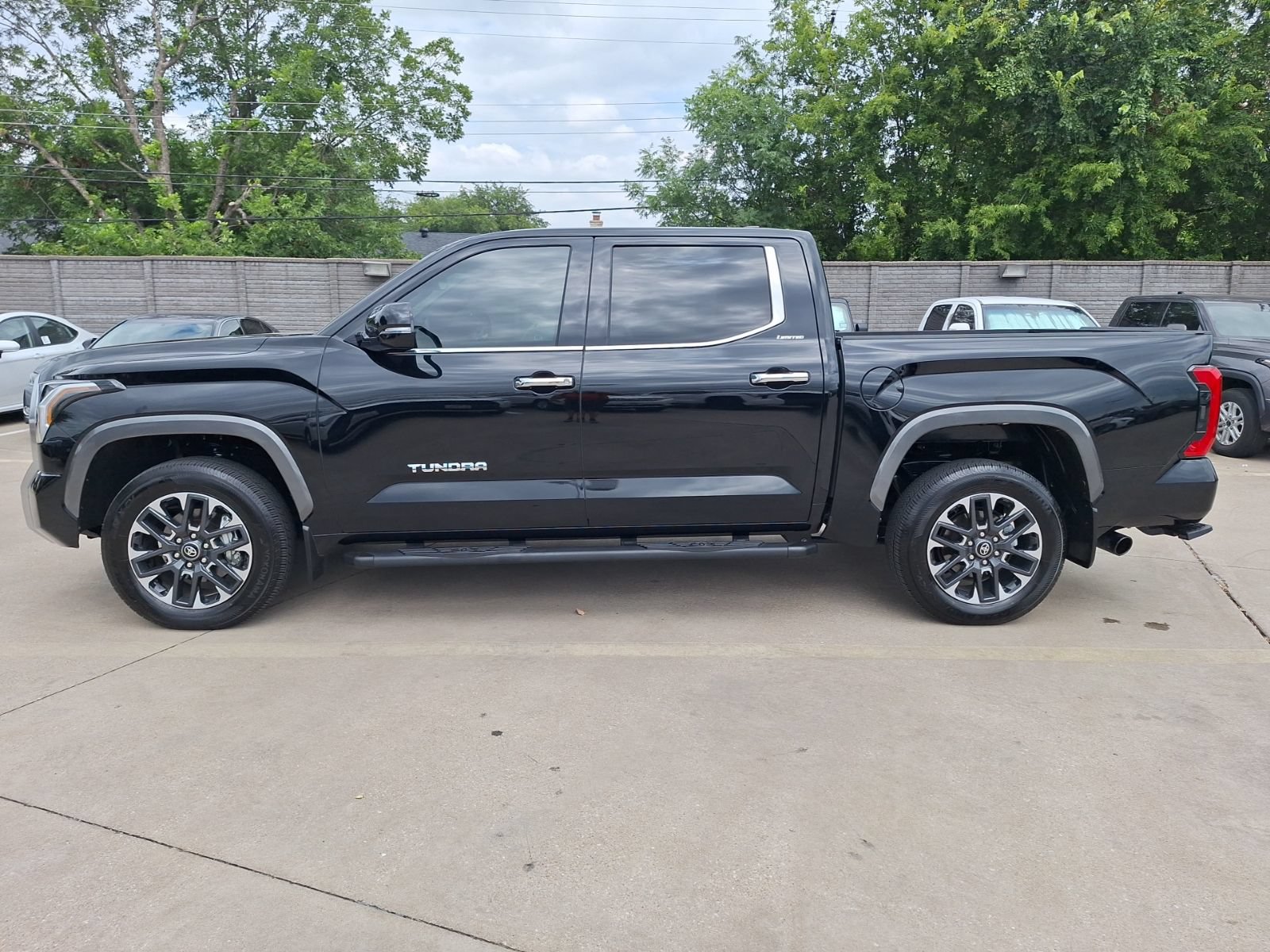 Used 2026 Toyota Tundra Limited AWD/4WD image 3