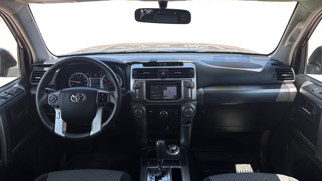 Used 2017 Toyota 4Runner SR5 AWD/4WD image 28