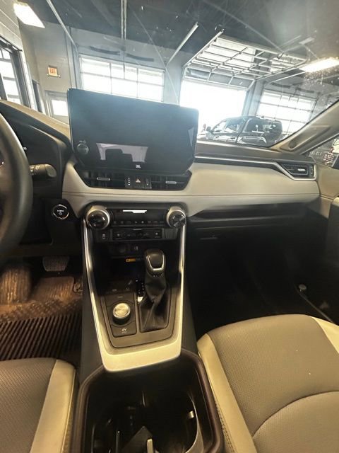 Used 2025 Toyota RAV4 Limited w/ Advanced Technology Package image 7