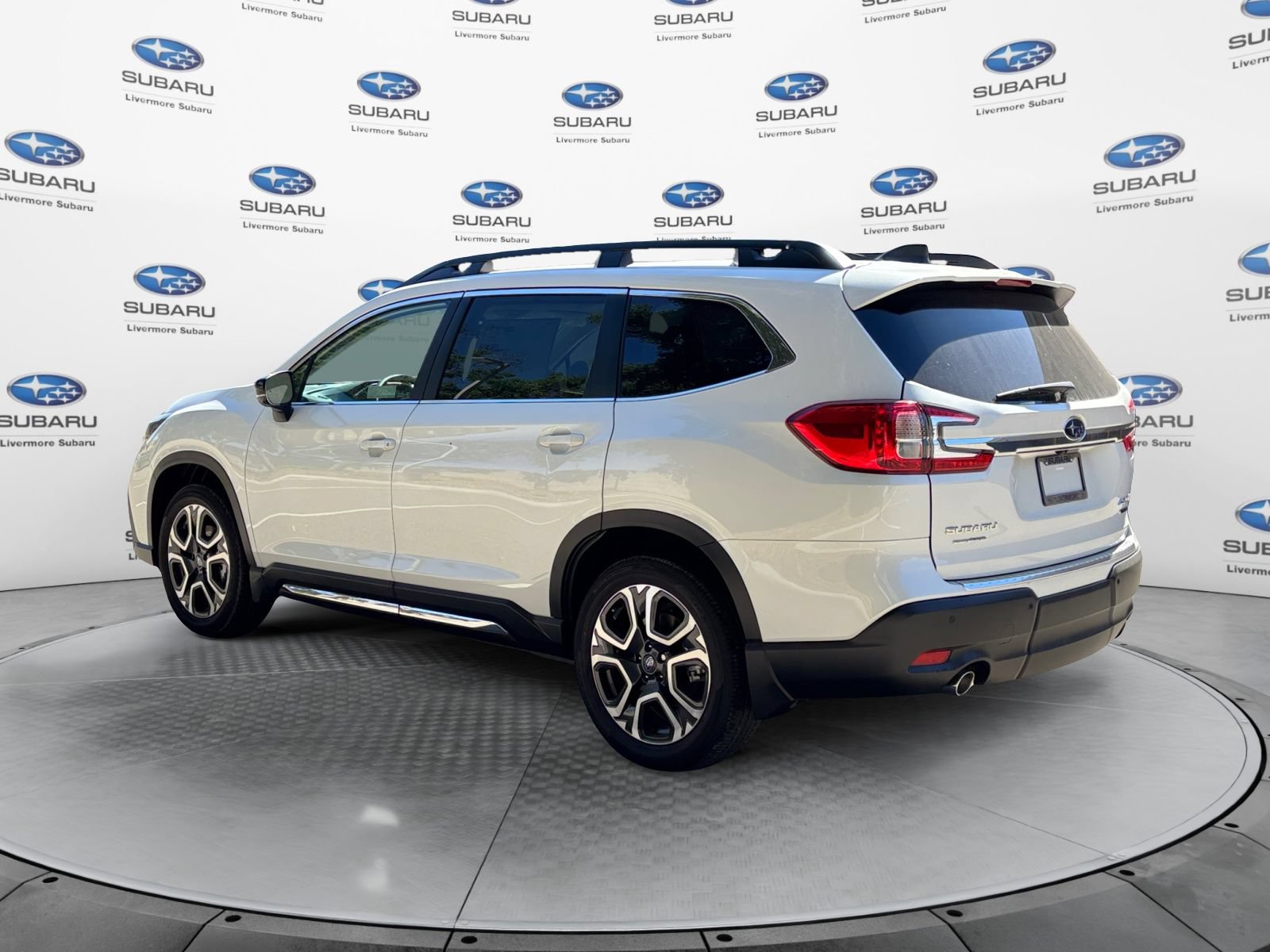 New 2026 Subaru Ascent Limited w/ Popular Package #1 AWD/4WD image 3