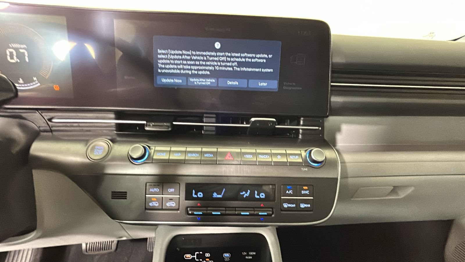 Used 2024 Hyundai Kona SEL FWD image 28