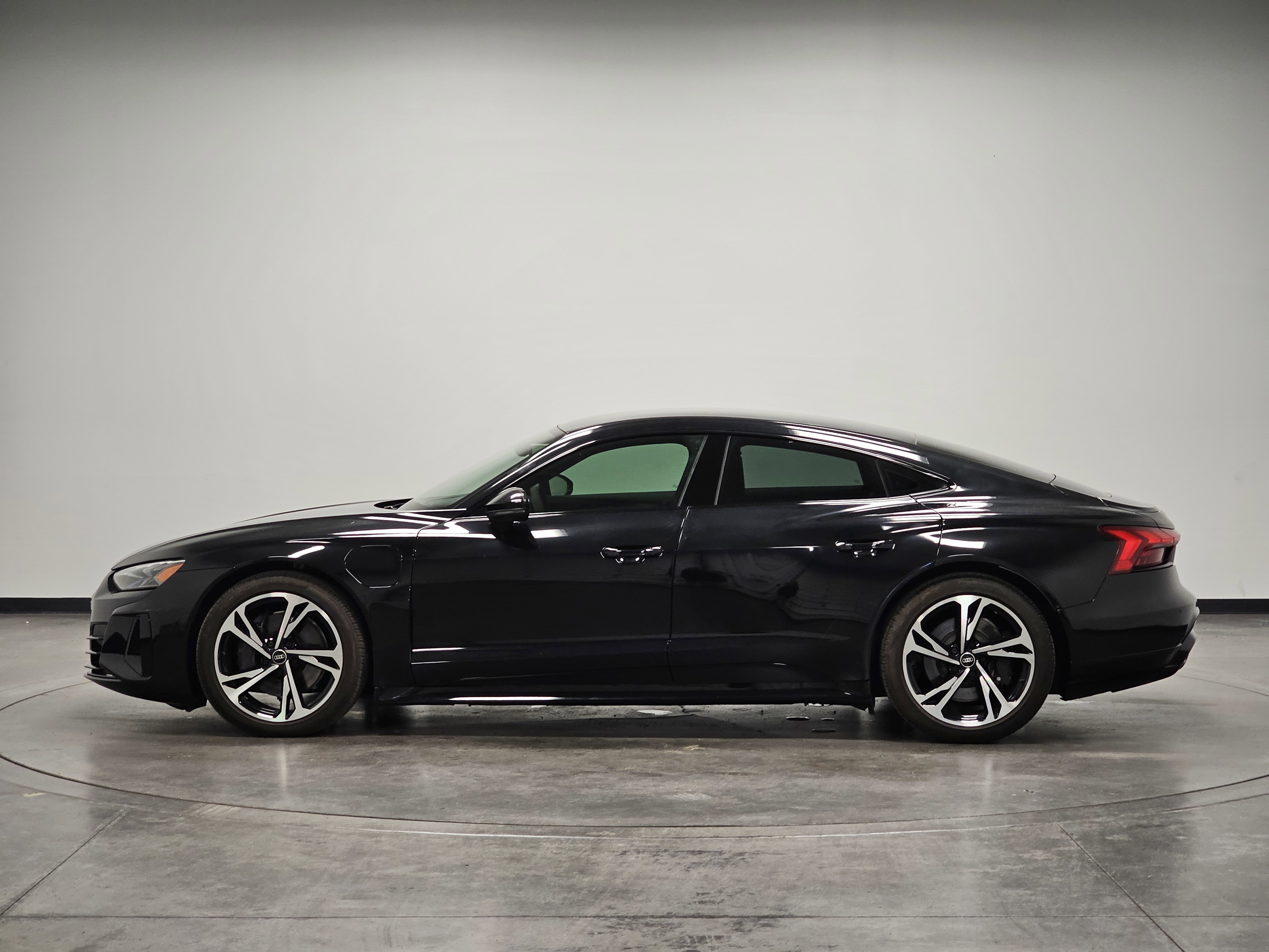 Used 2023 Audi e-tron GT Premium Plus w/ Performance Package image 5