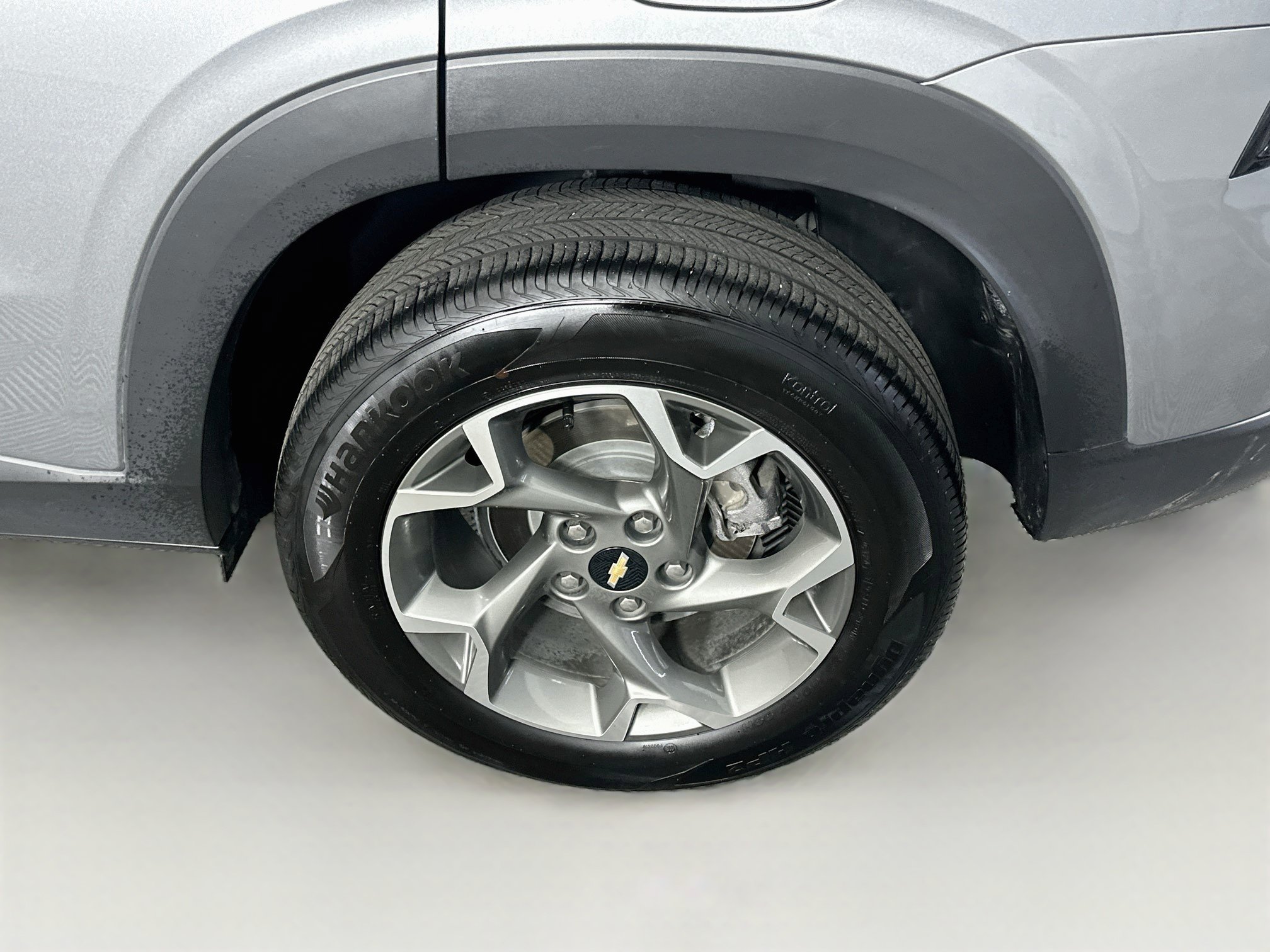 Used 2025 Chevrolet Trax LT FWD image 11
