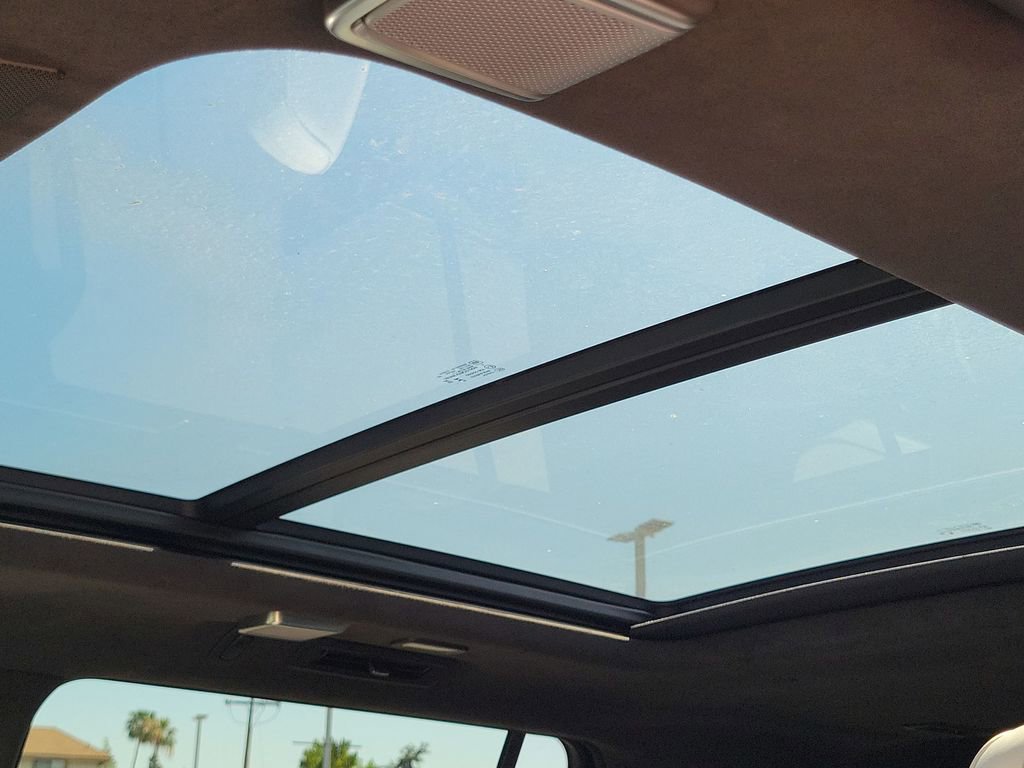 Used 2025 Cadillac Escalade ESV Sport Platinum image 18