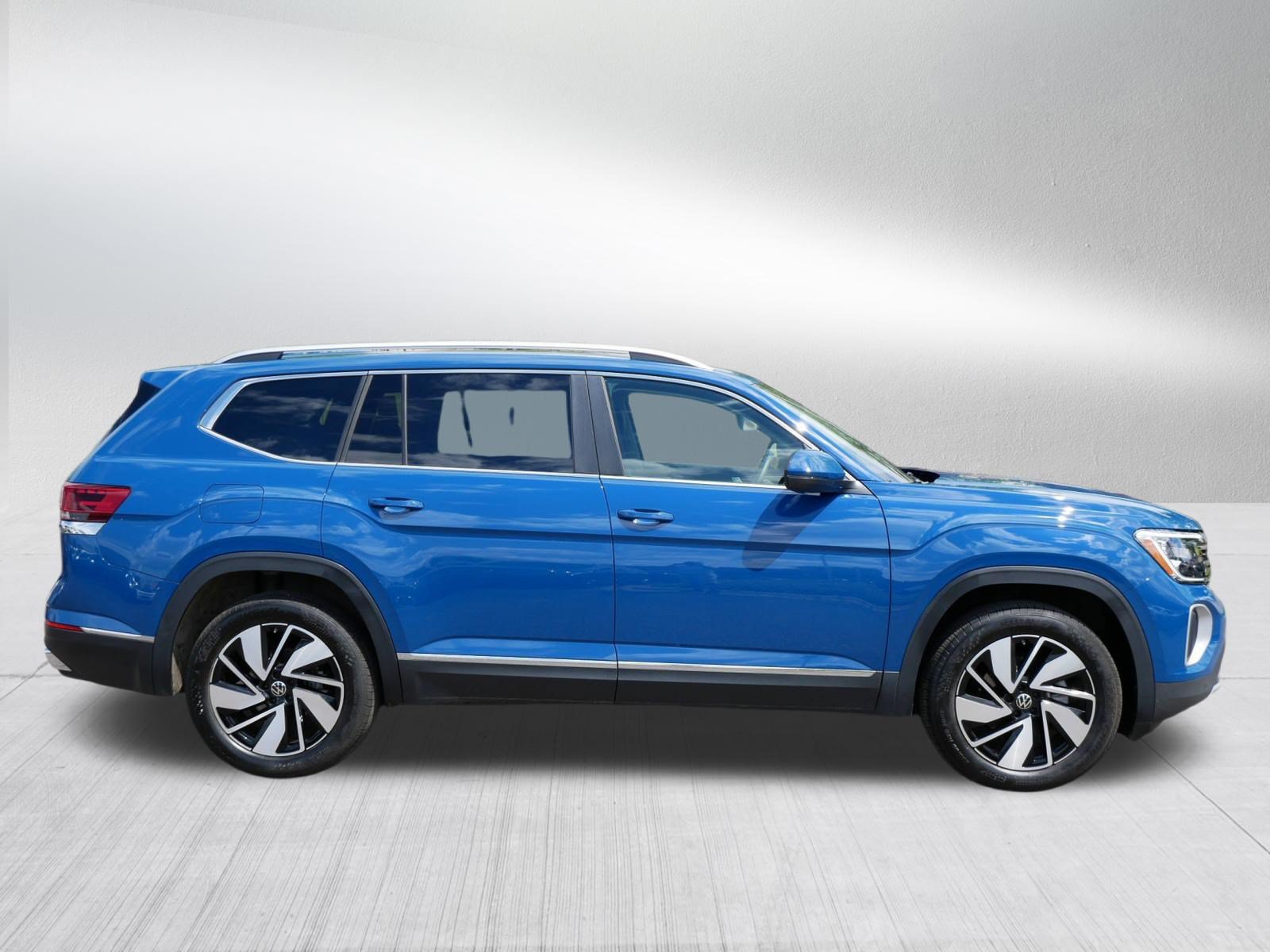 Certified 2025 Volkswagen Atlas SEL AWD/4WD image 8