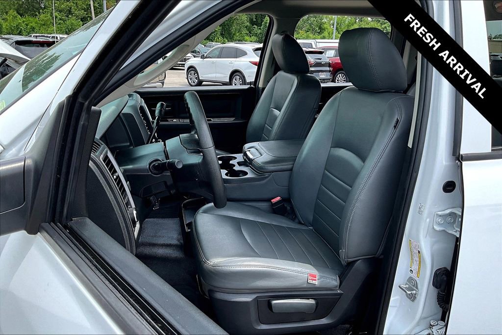 Used 2018 RAM 3500 Tradesman w/ Chrome Appearance Group RWD image 20