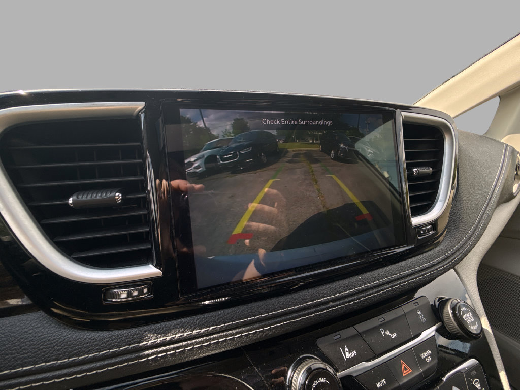 Used 2023 Chrysler Pacifica Limited FWD image 27