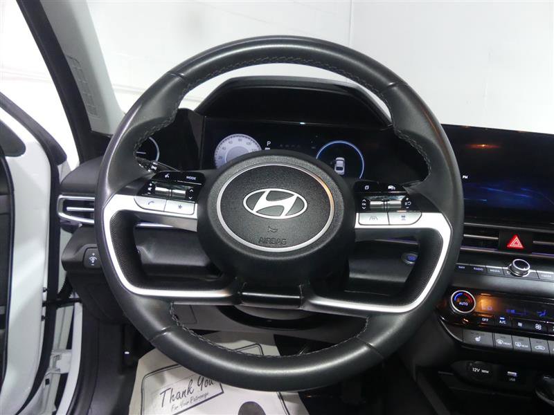 Used 2025 Hyundai Elantra Limited FWD image 30