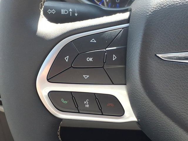 Used 2024 Chrysler Pacifica Touring-L image 23