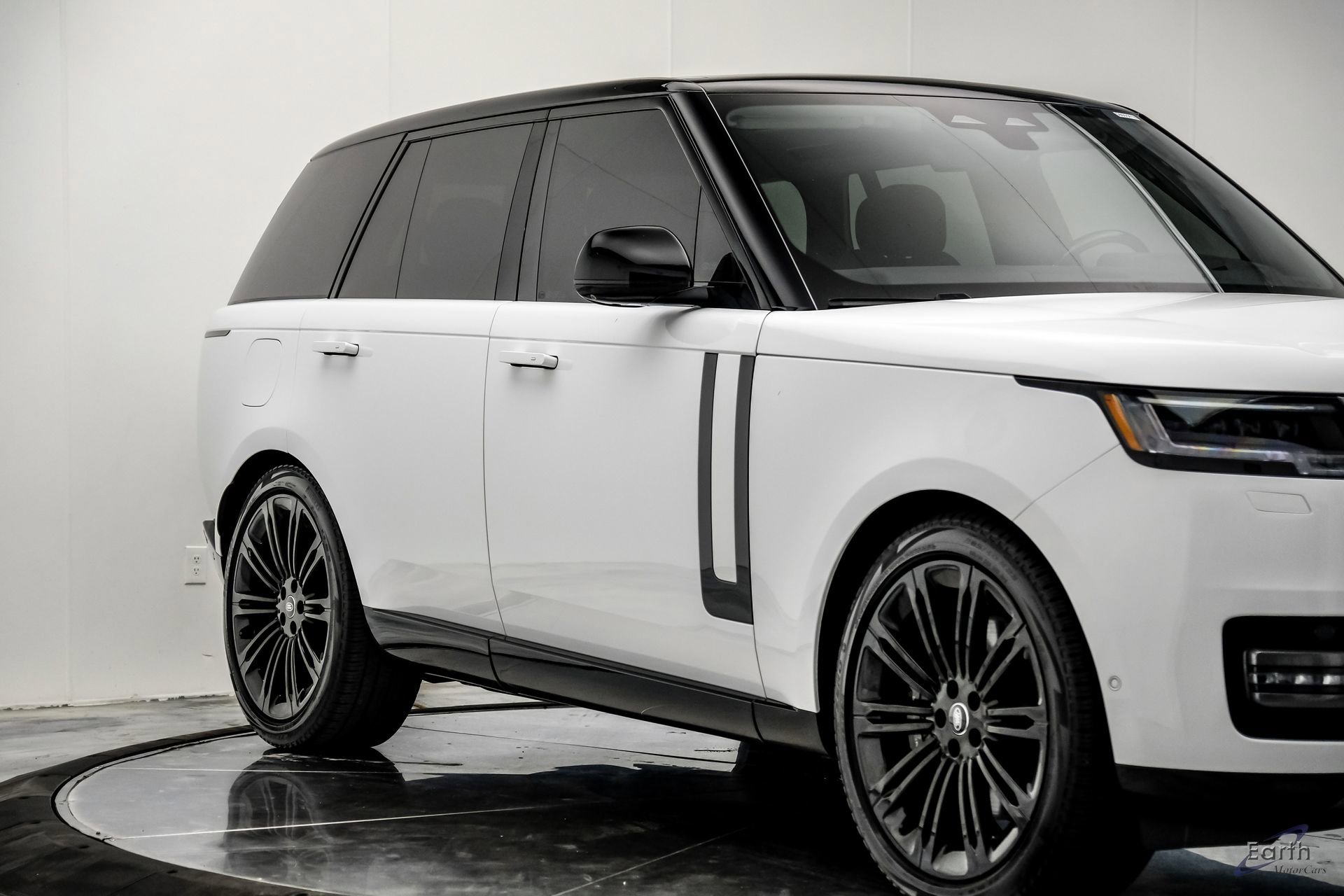 Used 2024 Land Rover Range Rover SE AWD/4WD image 25