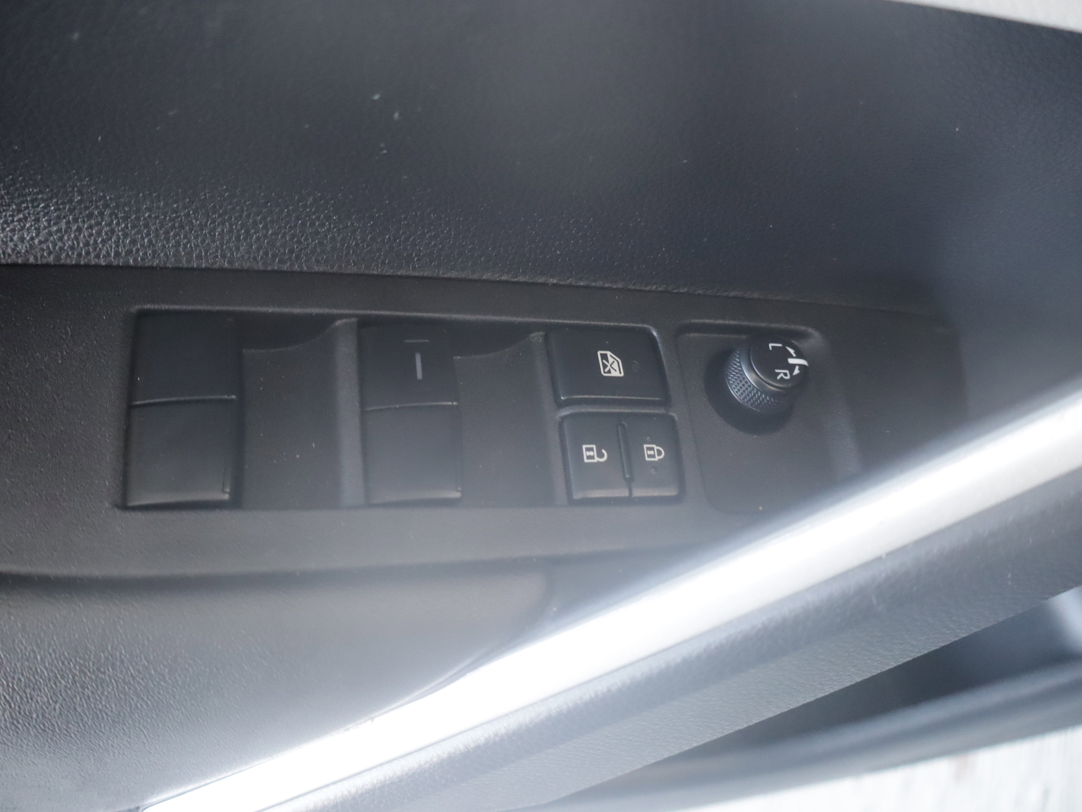 Used 2024 Toyota Corolla Cross L image 11