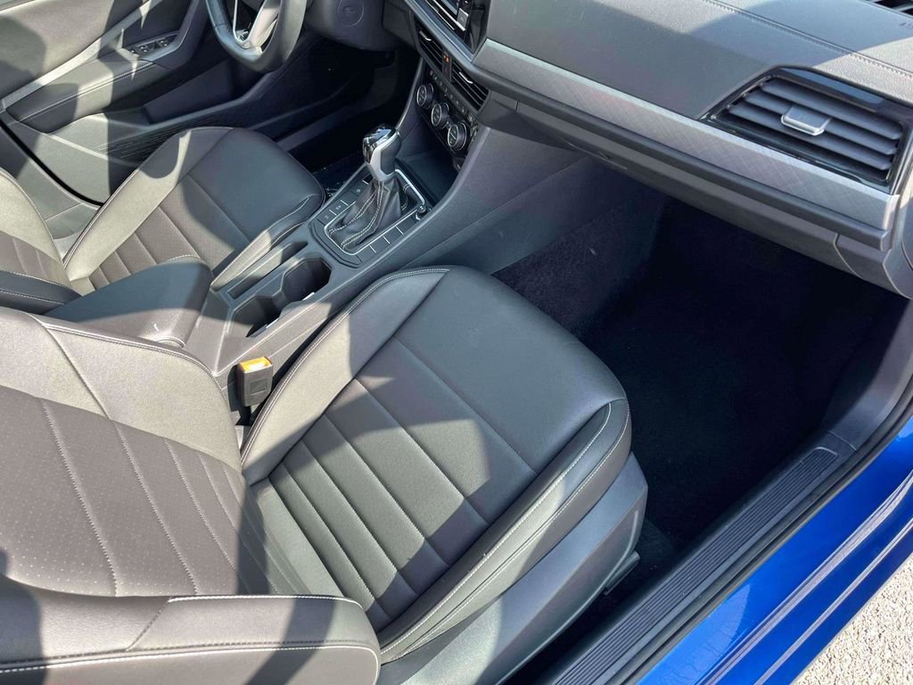 Used 2024 Volkswagen Jetta SE image 9